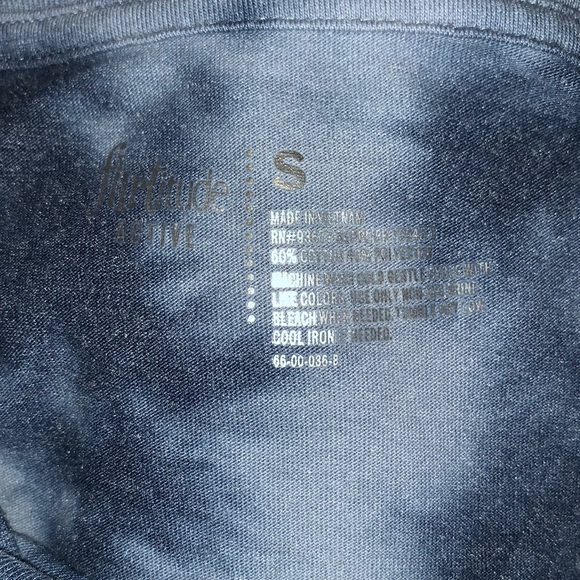 Flirtitude blue tie dye colored short sleeve tshirt size small - Picture 3 of 3